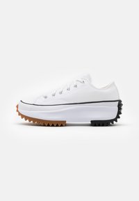 converse run star hike blanco