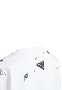 T-shirt bianca in cotone con stampe grafiche nere, tra cui loghi, disegni e stelle sul retro. Collo a giro semplice e maniche corte.