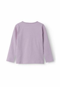 Langarmshirt van lichtlavendel katoen, met een ronde hals en een rechte zoom. Zachte textuur met een eenvoudig, onopgemaakt ontwerp.