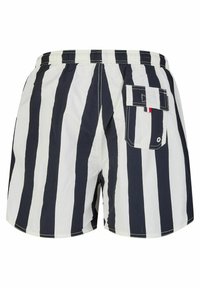 Het product is een navy en witte gestreepte zwembroek gemaakt van lichtgewicht stof, met een elastische tailleband en een achterzak met een flap.