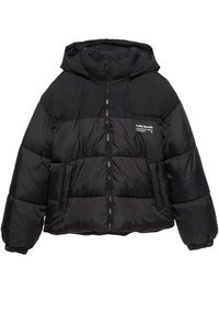 Giacca a vento nera con cappuccio, caratterizzata da una chiusura con zip, polsini elasticizzati e dettaglio logo sul lato sinistro del petto. Texture liscia, design trapuntato.