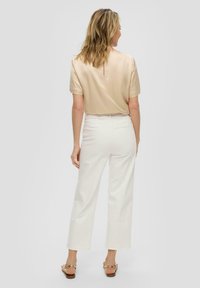 s.Oliver BLACK LABEL SURI REGULAR FIT WIDE LEG  - Flared Jeans - ecru