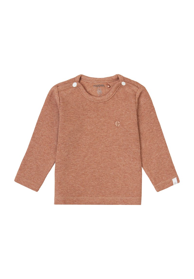 Langärmliger Rippstrickpullover in warmem Terrakottafarbton. Verfügt über zwei weiße Schulterdruckknöpfe und ein kleines Logo auf der Brust. Weiche Textur.