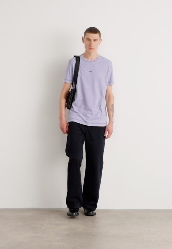 TOKKS - Basic T-shirt - open purple2
