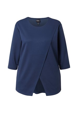 Top azul marino de manga larga para mujer con diseño envolvente asimétrico y escote redondo, hecho de tela suave y lisa.