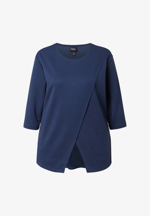 Marineblå langærmet damestrøje med asymmetrisk omslagsdesign og rund halsudskæring, lavet af blødt, glat stof.