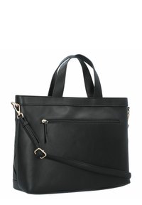 Sac fourre-tout en cuir noir avec poignées doubles, bandoulière amovible, poche zippée à l'avant et texture lisse. Présente des accents en métal doré.