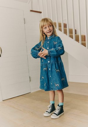 Next, TIERED DENIM DOG EMBROIDERED DRESS - Denimkjoler - blue