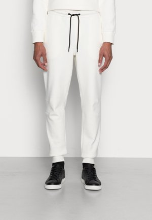 COMFORT DEBOSSED LOGO SWEATPANTS - Träningsbyxor - egret