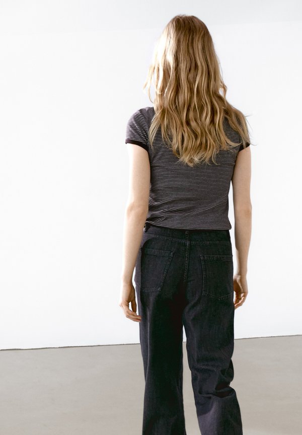 CONTRAST STRIPED - Print T-shirt3