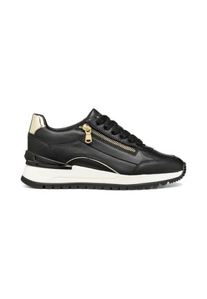 Zapatilla deportiva de cuero negro con suela blanca, cordones negros, detalle de cremallera dorada en el lateral y acento dorado en el talón.