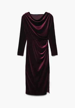 Robe midi en velours bordeaux à manches longues avec un décolleté drapé et un détail froncé à la taille, fente sur le côté à l'ourlet.
