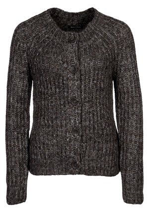 Cardigan gris foncé en grosse maille avec manches longues et cinq boutons noirs sur le devant, doté d'un col rond.