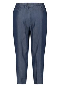 Pantalon bleu foncé évasé avec taille élastique, coutures visibles et ourlet mi-long, vu de dos sur un fond blanc.