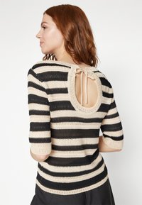 Object OBJNELLY - Trui - sandshell stripes/black