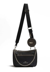 Borsa a tracolla nera con finitura testurizzata, dettaglio in catena e pochette rotonda per monete. Include una tracolla regolabile e scomparti con zip.