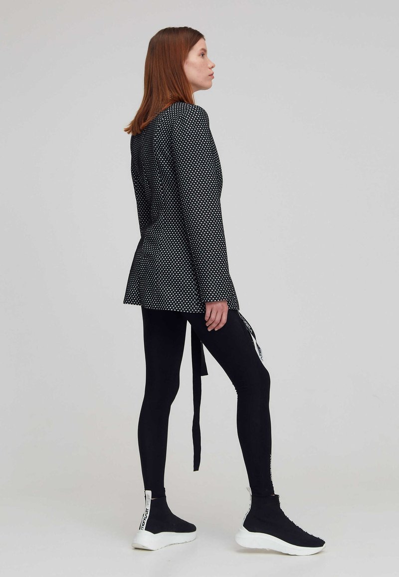 Damen Parkas | MONOSUIT Kurzmantel schwarz - MP83080 Damen Parkas | MONOSUIT Kurzmantel schwarz - MP83080