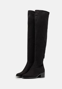 Cizme negre peste genunchi, din suede moale, cu un design elegant, vârf conic și toc mic.