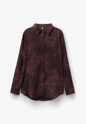 Langärmliges Hemd mit Knopfleiste, dunkelbraunem und schwarzem Leopardenmuster, spitzem Kragen und umgeschlagenen Ärmeln, auf weißem Hintergrund präsentiert.