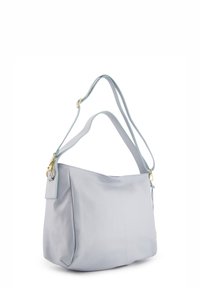 Helleblaue Lederhandtasche mit weicher Textur, runder Form, einem verstellbaren Tragegurt und goldenen Hardware-Akzenten.