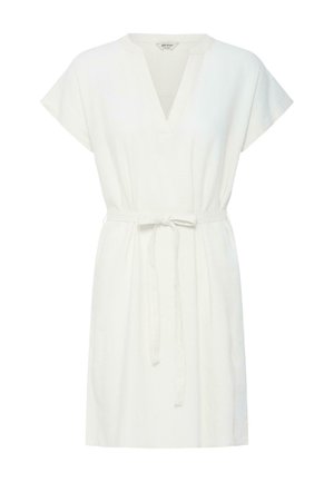 Άσπρο φόρεμα με κοντά μανίκια, μάκρος μέχρι το γόνατο, με V-λαιμόκοψη και ζώνη στη μέση, κατασκευασμένο από ελαφρύ ύφασμα.