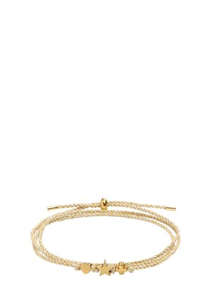 Regulowana pleciona bransoletka w złotym odcieniu z zawieszkami w kształcie serca, gwiazdy i koniczyny na białym tle.