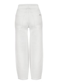 Pantaloni a gamba larga in denim bianco con vita alta, dotati di due tasche posteriori e cuciture a vista. Design semplice, taglio dritto e texture liscia.