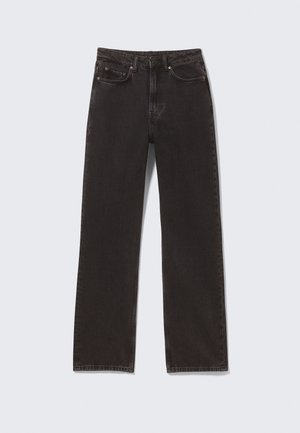 Jeans neri a gamba dritta con tasche anteriori e posteriori, chiusura con bottone e zip, mostrati distesi su uno sfondo chiaro.