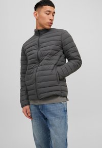 Jack & Jones PREMIUM - JJERECYCLE PUFFER COLLAR  - Veste mi-saison - asphalt Image miniature 1