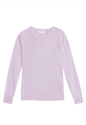 Suéter de cuello redondo color rosa claro hecho de tela suave. Cuenta con mangas largas y puños y dobladillo acanalados. Diseño simple y sin adornos.