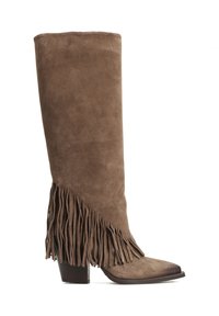 Brązowe zamszowe kozaki do kolan z ostrym czubkiem, zdobione frędzlami z boku oraz z obcasem przypominającym drewno.