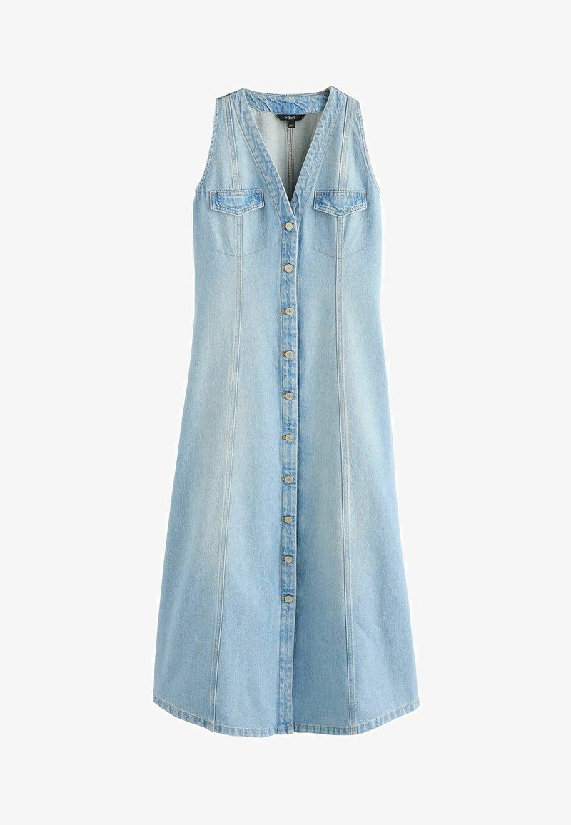 Robe sans manches en denim bleu clair avec boutons sur le devant, encolure en V et deux poches à rabat sur la poitrine.