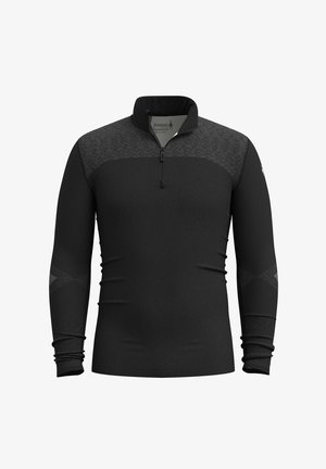 Schwarzes Langarmshirt mit einem Reißverschlusskragen, das im oberen Bereich eine strukturierte graue Fläche und gemusterte Akzente an den Ärmeln aufweist.