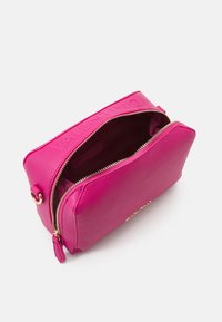 Valentino Bags PATTIE - Mala a tiracolo - fuxia