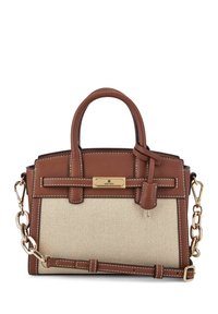 Brązowa torebka z syntetycznej skóry z beżowym teksturowanym materiałem. Posiada podwójne uchwyty, odpinany łańcuszek oraz złote akcenty.