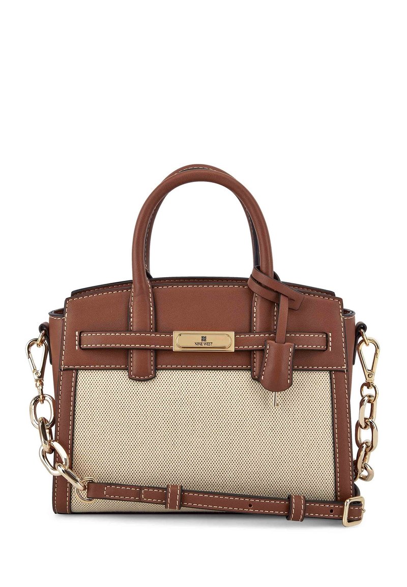Brązowa torebka z syntetycznej skóry z beżowym teksturowanym materiałem. Posiada podwójne uchwyty, odpinany łańcuszek oraz złote akcenty.