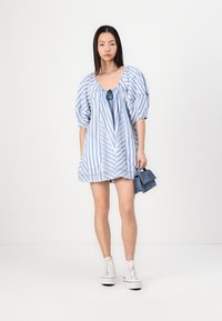 Free People BOP AROUND ROMPER - Kombinezonas - blue