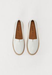 Bele usnjene gležnarje z zaobljenim nosom in šitimi šivi. Espadrille stil juten podplat. Rjav vložek s tiskom "Gabor 4½".