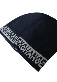 Berretto a maglia navy con una vestibilità aderente, caratterizzato da una fascia grigia a contrasto con il testo "EXCHANGE" in uno stile bold e in blocco lungo il bordo inferiore.