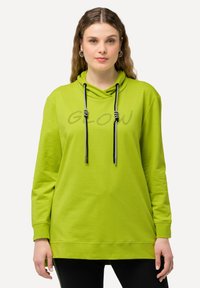 Felpa con cappuccio verde lime, con la scritta "GLOW", maniche lunghe, cordini neri e grigi, caratterizzata da una vestibilità rilassata e una texture morbida.