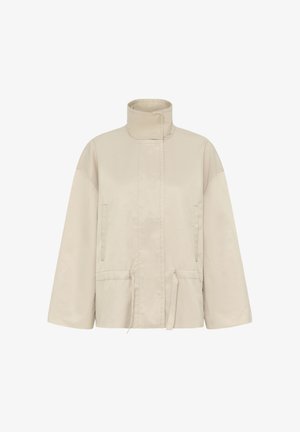 Giacca beige con collo alto, maniche lunghe, chiusura frontale nascosta e tasche con coulisse regolabile all'orlo.