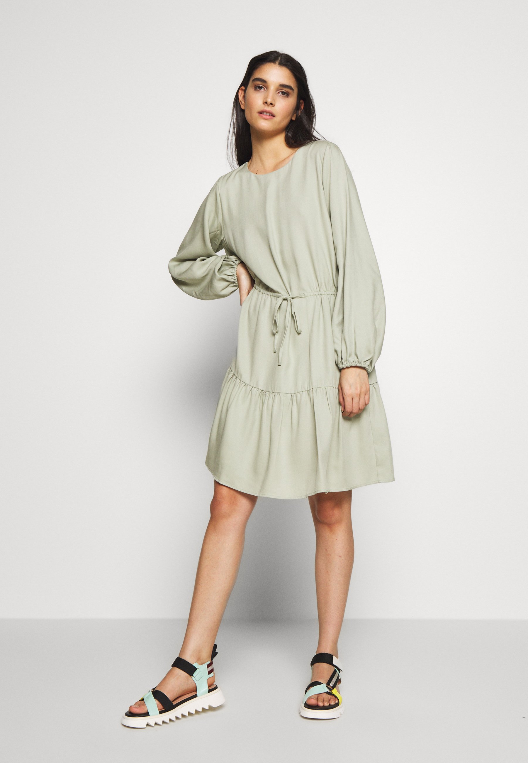 Bruuns Bazaar PRALENZA ELISSA DRESS Vardagsklänning jade Bruuns Bazaar PRALENZA ELISSA DRESS Vardagsklänning jade