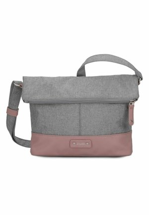 Graue Stoff-Umhängetasche mit überklappbarer Reißverschlusslasche, verstellbarem Schulterriemen und pinkfarbenem Lederboden mit Markenlogo.
