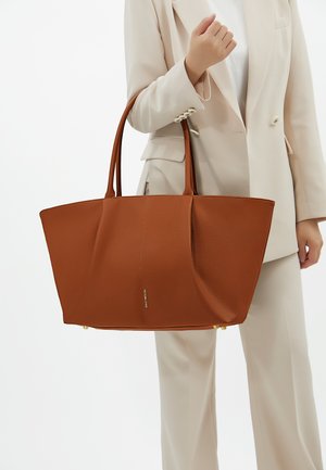 Victoria Hyde, VICTORIA HYDE VEDRAN HANDTASCHE - Bolso shopping - karamell