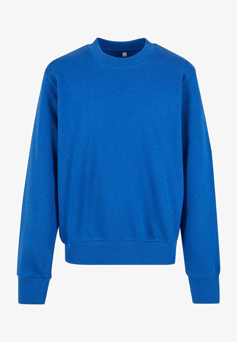 Sudadera azul de tejido suave, con cuello redondo, mangas largas y puños y dobladillo acanalados con una textura suave.