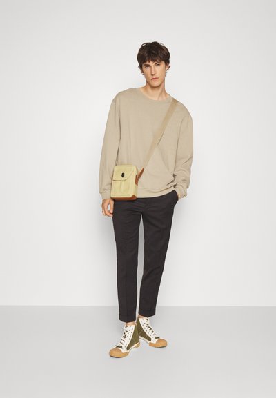 Filippa K TERRY CROPPED TROUSER - Püksid - dark brown