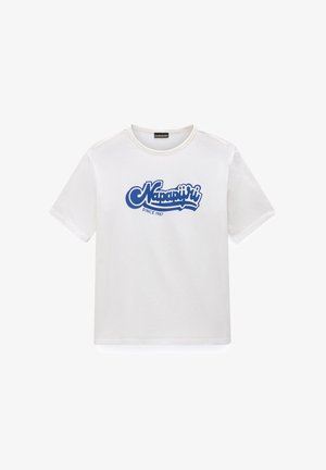 Biały T-shirt z krótkim rękawem z niebieskim logo „Napapijri Since 1987” umieszczonym centralnie z przodu, okrągły kołnierz.