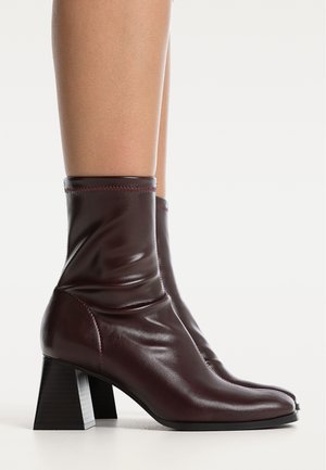 Stradivarius BLOCK - Stivaletti - dark red