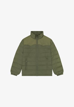 Oliwkowa kurtka puchowa z wysokim kołnierzem, zapięciem na zamek i dwiema przednimi kieszeniami. Posiada pikowaną konstrukcję oraz kontrastowe panele na ramionach.