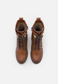 Mustang Botine cu șireturi - cognac